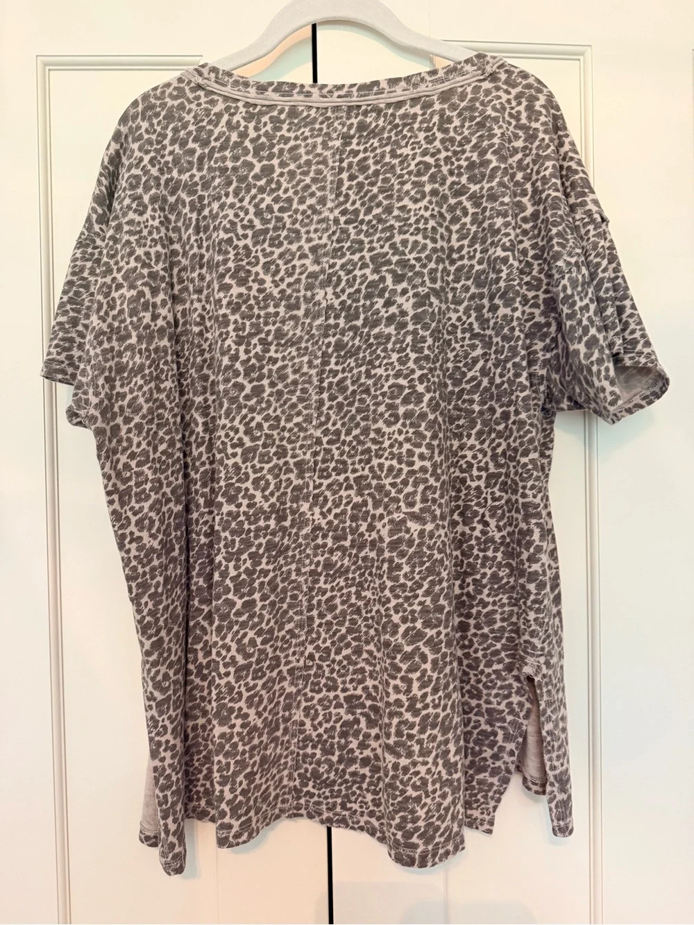 Anthropologie Pilcro Women's V-Neck Leopard Print Tee